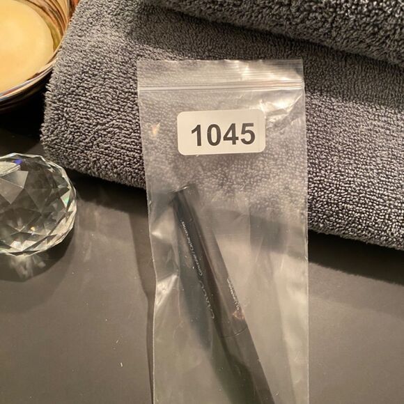 1045 Cargo Blu-Ray Concealer 01 Light Medium NWT - Picture 4 of 4